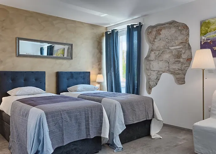 Pensión Luxury Flats In Centre 3*