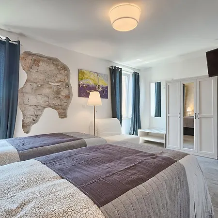Luxury Flats In Centre 4*