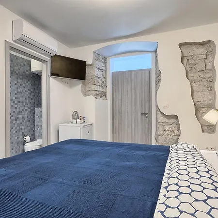 Luxury Flats In Centre Pensión 4*