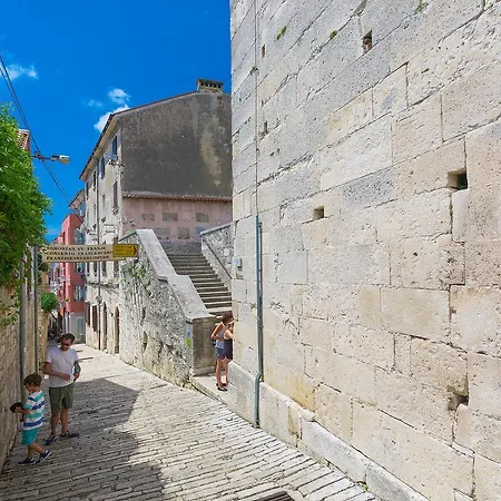 Πανσιόν Luxury Flats In Centre 3*