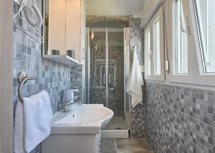 Luxury Flats In Centre Guest house